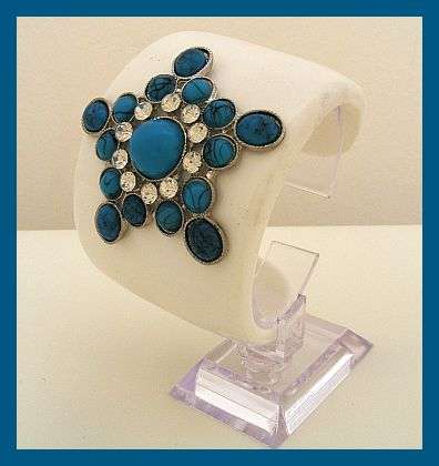 *R1* - WHITE ACRYLIC & TURQUOISE BANGLE