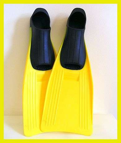 BLACK & YELLOW INTEX SCUBA FINS - size: 5 -7