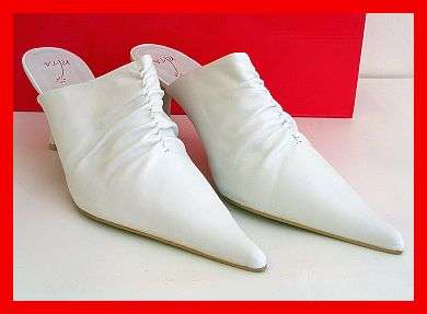 SIZE: 6 - WHITE WINTER MULES