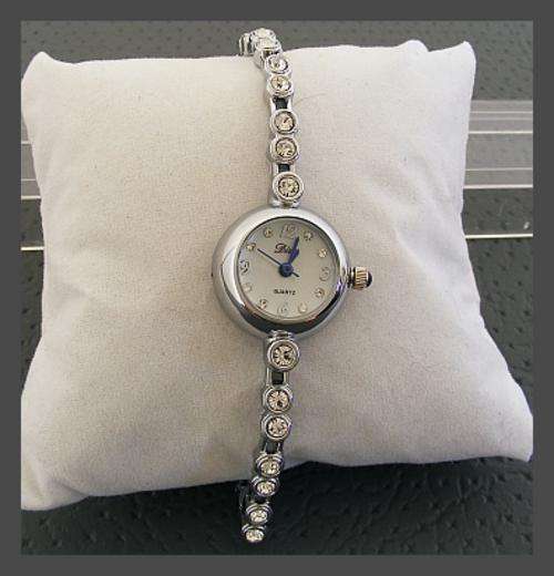GORGEOUS THIN SILVER WATCH WITH DIAMANTE DETAIL