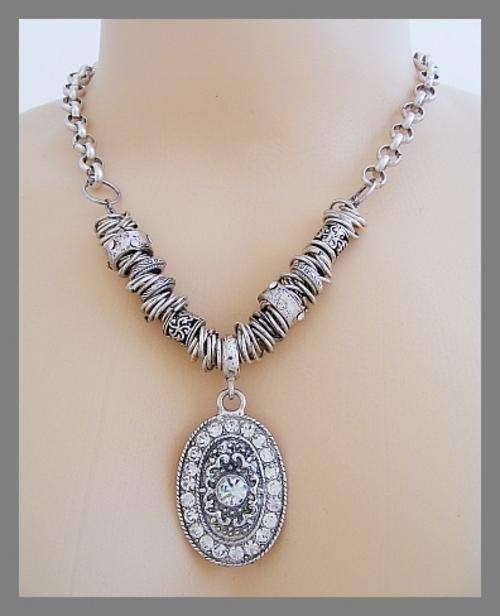 STUNNING NICKEL FREE NECKLACE WITH DIAMANTES
