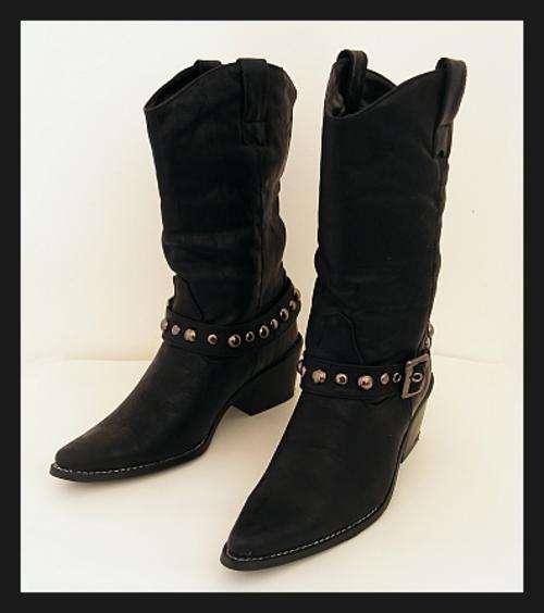 SIZE: 5 - SOFT BLACK COW GIRL BOOTS WITH STUD DETAIL FROM TATAZI