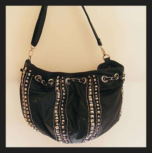 STUNNING BLACK HANDBAG WITH STUD DETAIL