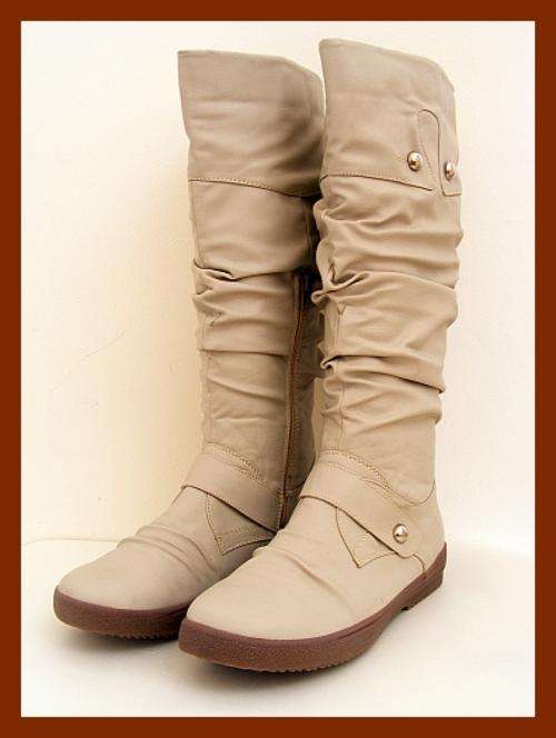 SIZE: 7 - CREAM FLAT BOOTS FROM ZOOM