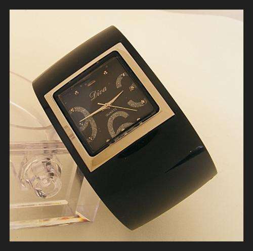 *R1* - STUNNING BLACK RESIN DIVA BRACELET WATCH