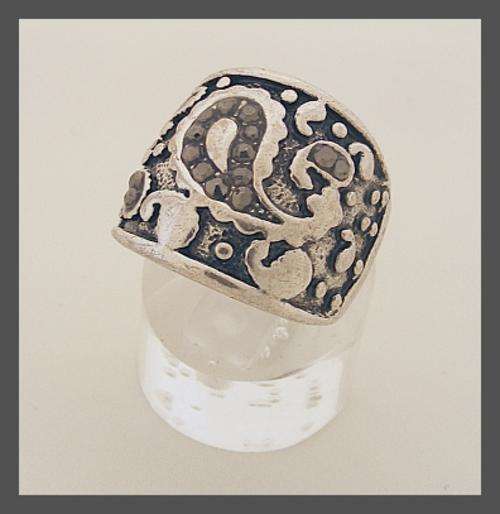 TIBETAN SILVER RING WITH GREY DIAMANTE - SIZE: 8