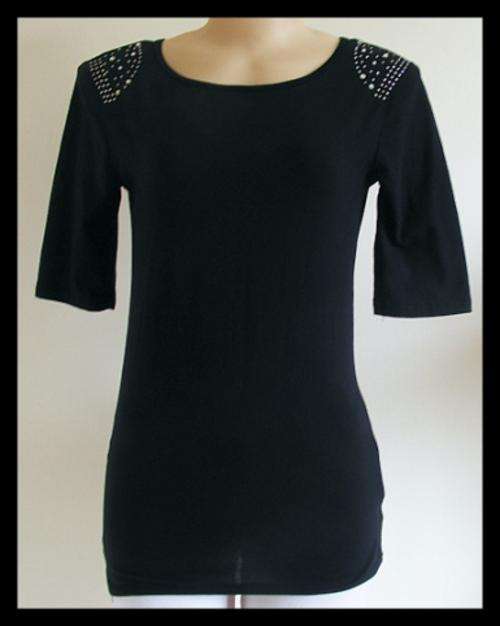 *R1* - SIZE: MEDIUM - QUALITY LONGER LENGTH BLACK T-SHIRT WITH RHINESTONE DETAIL