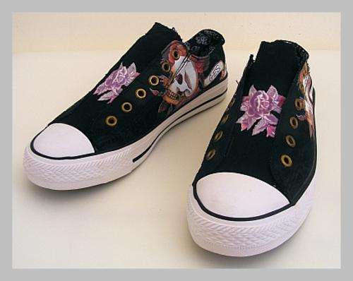 SIZE: 6 - BLACK SKULL BLAKE SNEAKERS