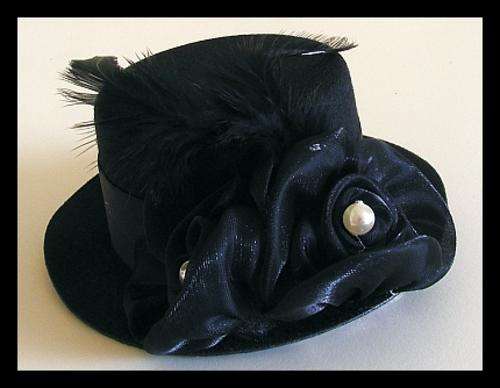 SUPER CHIC MINI HAT WITH ROSE & FEATHER DETAIL - BLACK