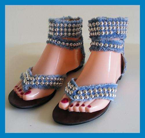 STUNNING DENIM GLADIATOR SANDALS WITH BACK ZIP - SIZE: 5