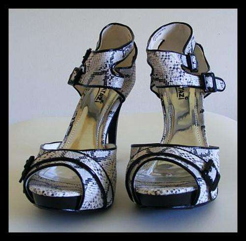 *R1* - SIZE: 6 - WHITE SNAKESKIN PLATFORM SANDALS FROM TATAZI
