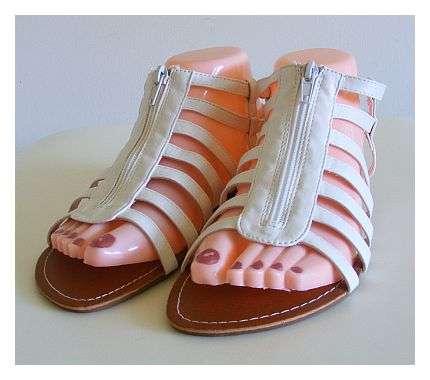 *R1* - WHITE GLADIATOR SANDALS WITH ZIP DETAIL - SIZE: 5