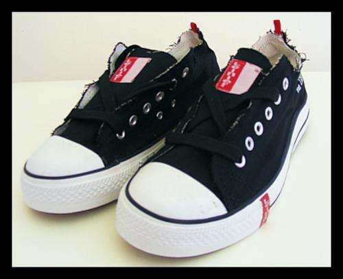 SIZE: 10 - MENS BLACK LACE UP SNEAKERS