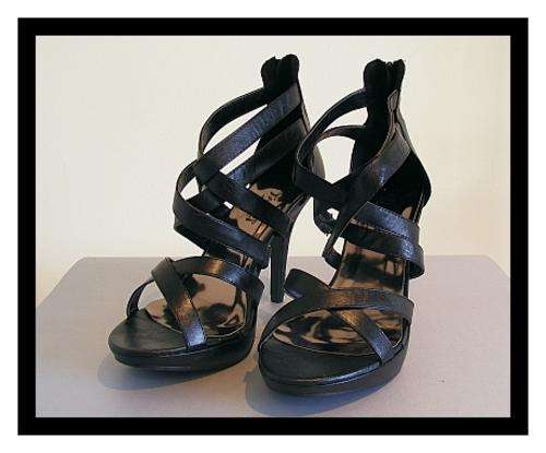 *R1* - SIZE: 6 - BLACK PLATFORM STRAPPY SANDALS FROM TATAZI