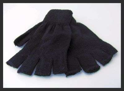 KEEP YOUR HANDS COMFY AND WARM WITH THESE FINGERLESS GLOVES - BLACK