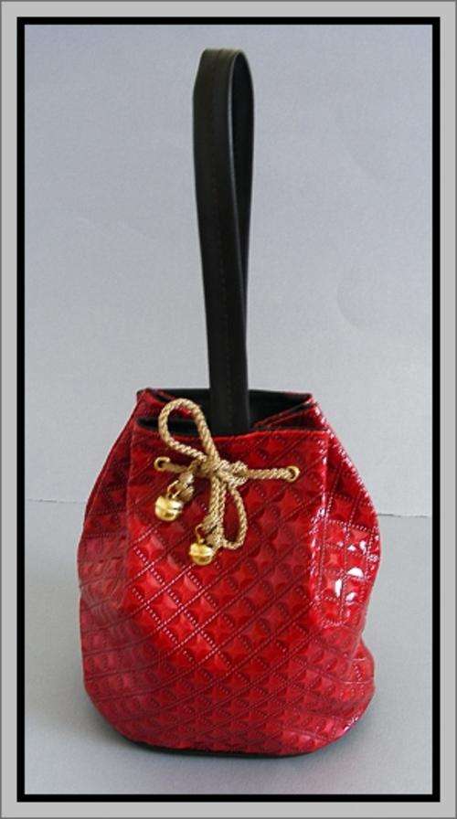SMALL RED HANDBAG WITH WRIST STRAP