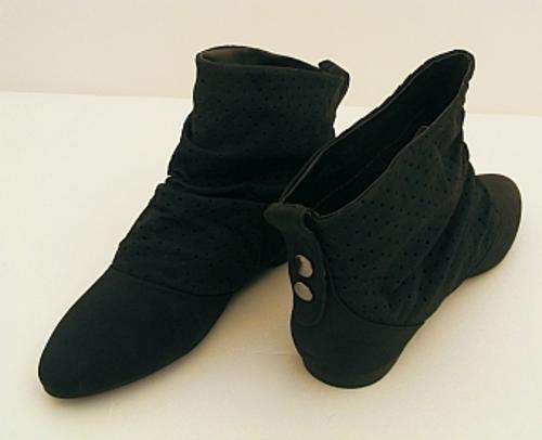BLACK ANKLE BOOTS - SIZE 7