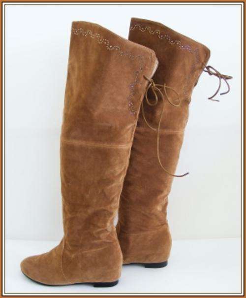 SIZE: 5 - TAN THIGH HIGH BOOTS WITH DIAMANTE DETAIL