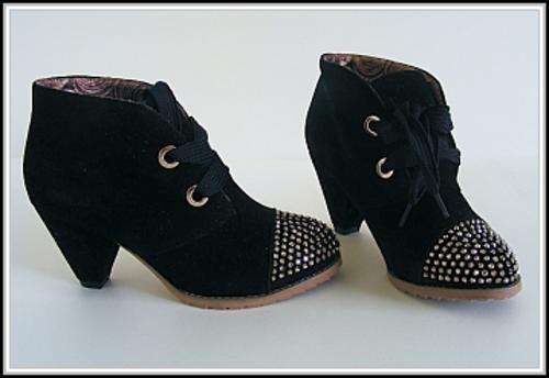 SIZE: 5 - BLACK ANKLE BOOTS WITH SILVER DETAIL