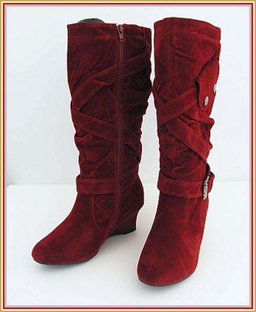 SIZE: 7 - MAROON LOW WEDGE HEEL BOOTS