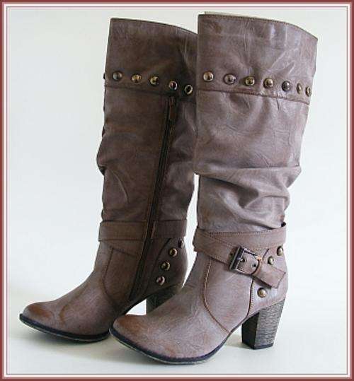 SIZE: 7 - DISTRESSED BROWN COW GIRL BOOTS