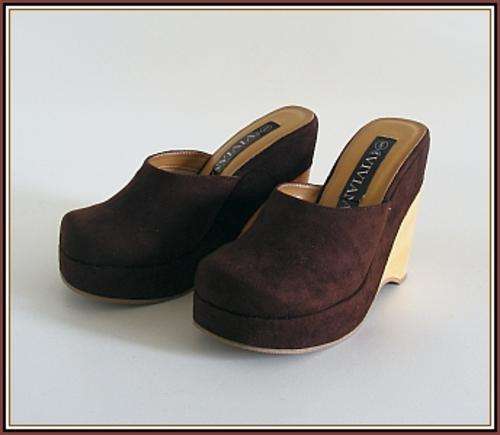 SIZE: 6 - DARK BROWN SUEDE-TOUCH CLOGS