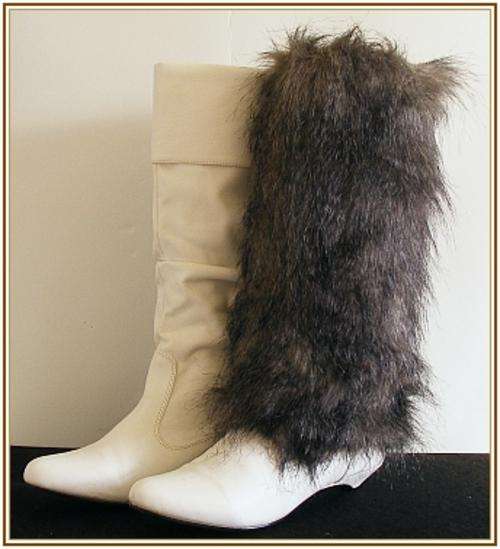 *R1* - PAIR OF FUNKY BROWN FAUX FUR BOOT COVERS / LEGWARMERS