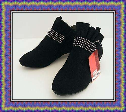 *R1* - SIZE: 7 - PERFECT PIXIE BLACK ANKLE BOOTS FROM SOTTO