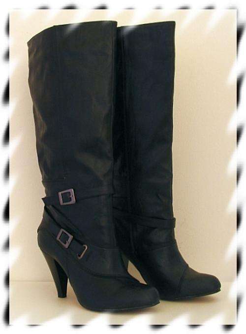 *R1* - SIZE: 6 - BLACK BUCKLE DETAIL BOOTS FROM ZOOM