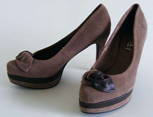 SIZE: 8 - BROWN MICRO SUEDE PLATFORM PUMPS