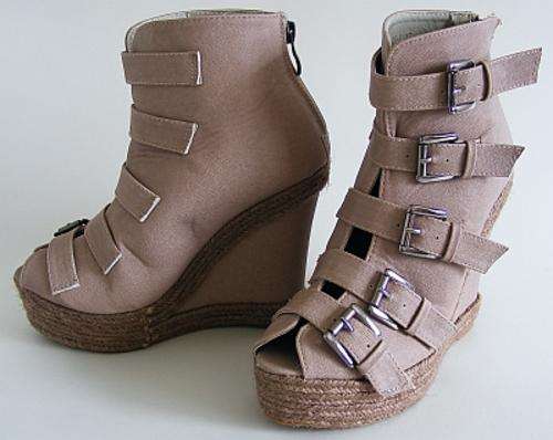SIZE: 4 - BEIGE WEDGE HEEL SANDALS