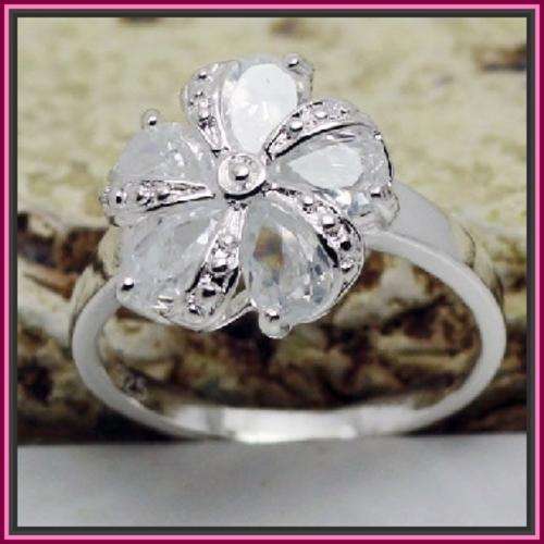 925 STERLING SILVER WHITE TOPAZ RING - SIZE: 6.5