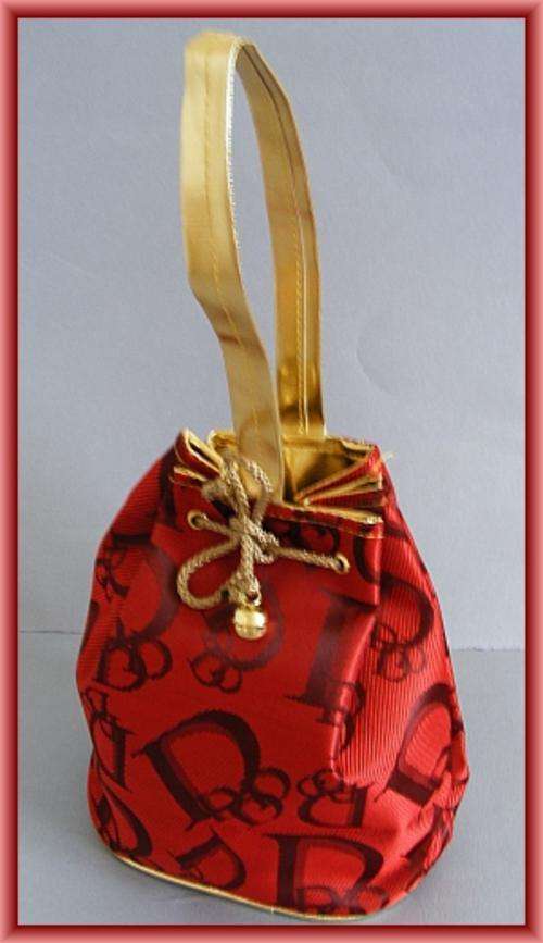 *R1* - FASHION RED HANDBAG WITH GOLD WRIST STRAP