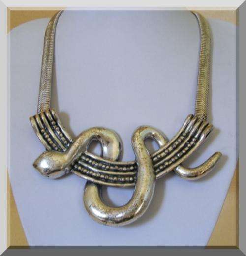 *R1* - VINTAGE LOOK TIBETAN SILVER SNAKE NECKLACE