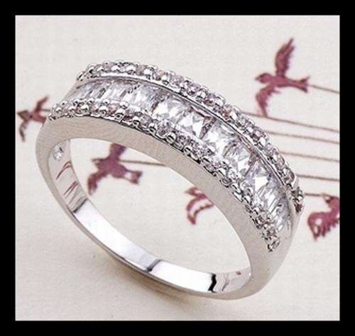 GORGEOUS SILVER CZ RING - SIZE : 8.5