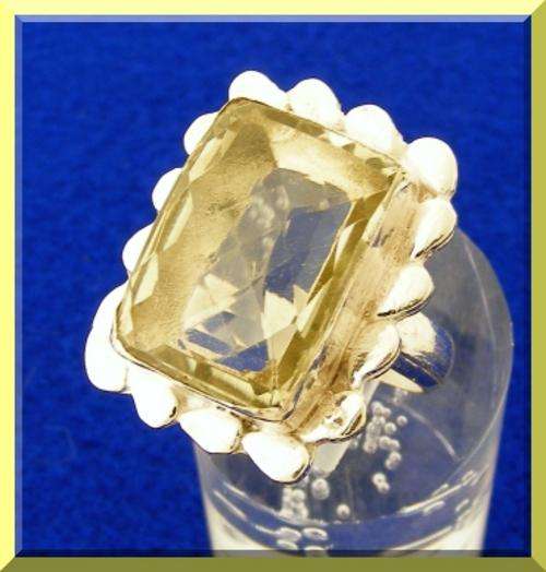 925 STERLING SILVER & GREEN AMETHYST RING - SIZE: 7