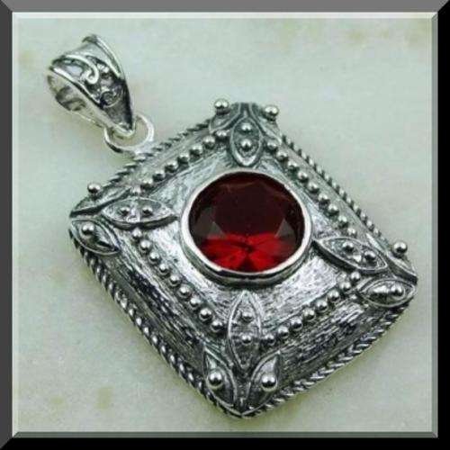 *R1* - VINTAGE STYLE RED KUNZITE 925 SILVER PENDANT