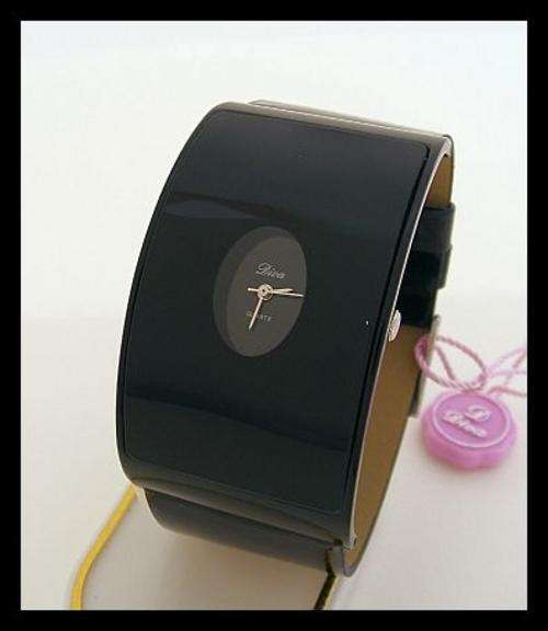 STUNNING BLACK DIVA WATCH