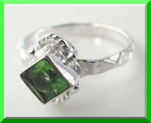 *Free Shipping* - PERFECT GREEN PERIDOT 925 SILVER RING - SIZE: 7.75