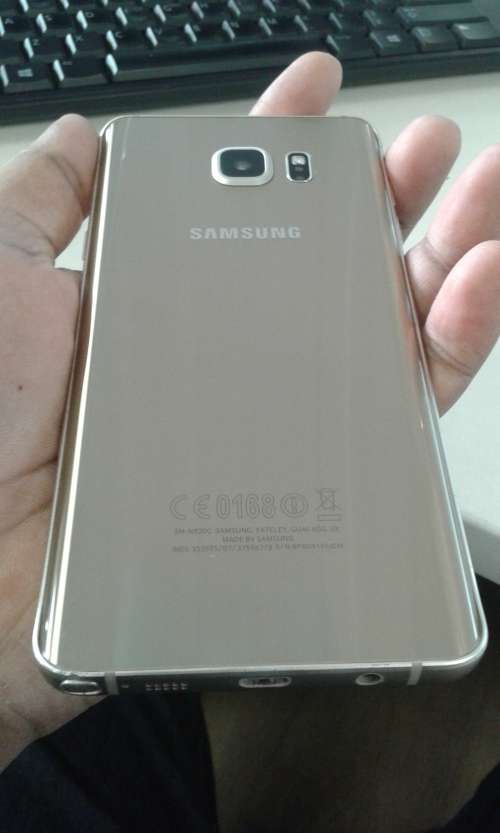 SAMSUNG NOTE 5 IN STUNNING GOLD ***LATE ENTRY**** DONT MISS THIS