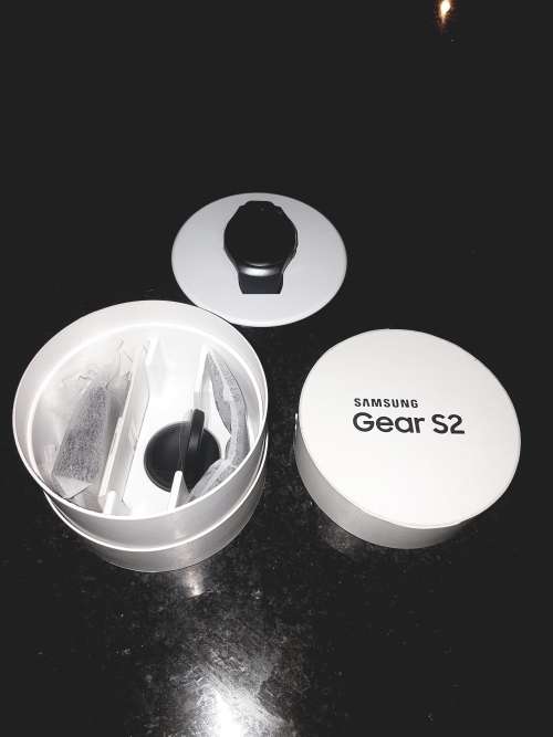 SAMSUNG GEAR S2 BRAND-NEW WITH WIRELESS CHARGING PAD!!!