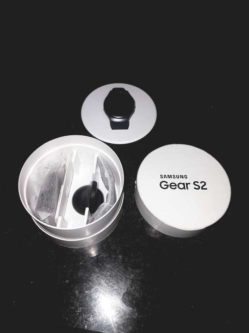 SAMSUNG GEAR S2 BRAND-NEW WITH WIRELESS CHARGING PAD!!!