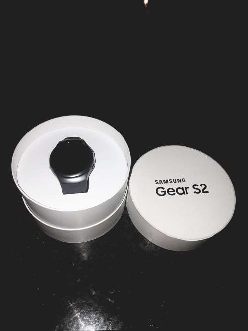 SAMSUNG GEAR S2 BRAND-NEW WITH WIRELESS CHARGING PAD!!!