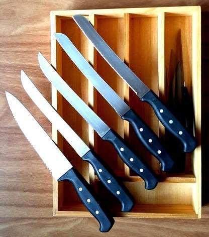 ** R1 CLEARANCE SALE ** STAINLESS STEEL KITCHEN KNIFE SET WITH WOOD CUTLERY STORAGE TRAY (9 KNIVES)