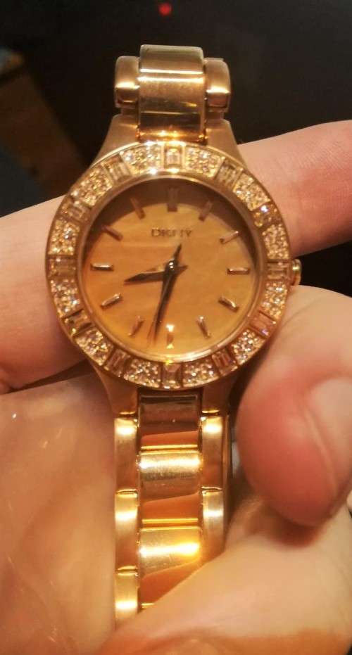 12 x USED / DAMAGED WATCHES INCLUDING MICHEAL KORS, DKNY, RELIC BY FOSSIL, ARMITRON AND MORE