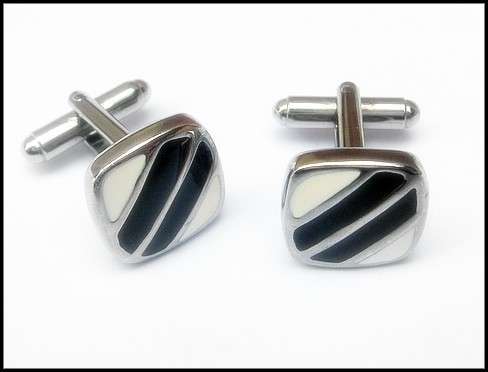 ** WHITE / BLACK STRIPE CUFFLINKS **
