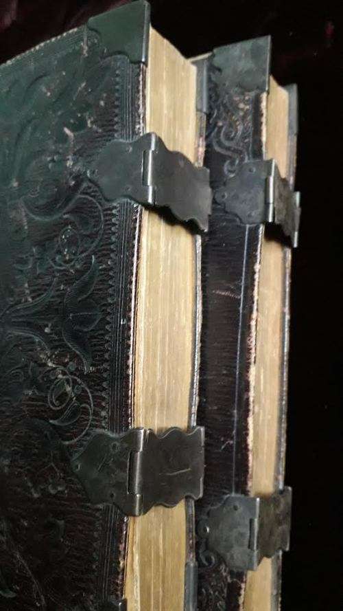 BIBLE (Polyglot English version 1828) and Common Prayer book 1824. Antique.