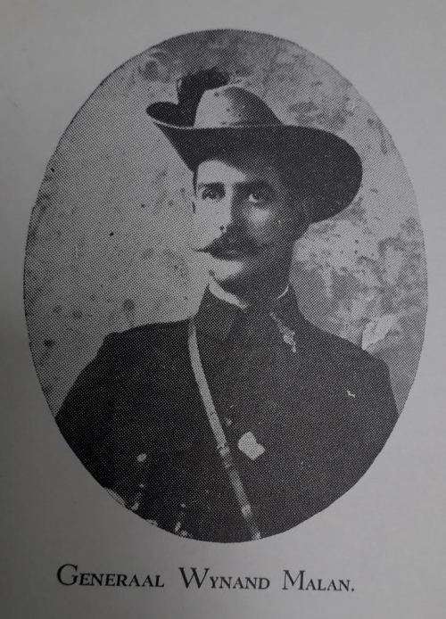 Oorlogsavonture van Genl. Wynand Malan deur HJC Pieterse. Nas Pers 1941.