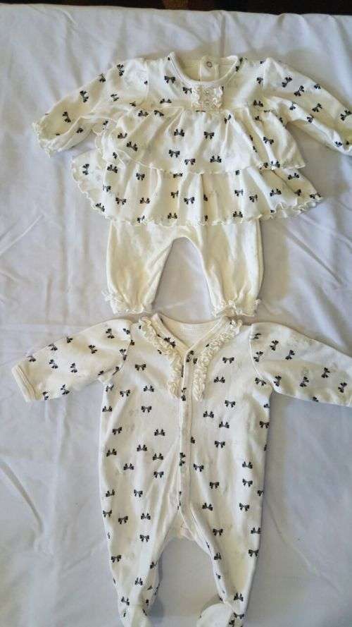 Beautiful 3 Piece Set - Smattering of Silver which you can't see in Picture - 1-3 months - Woolies