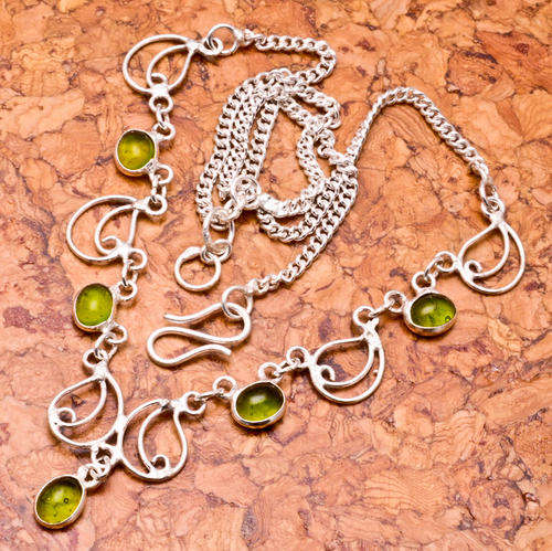 EXTREMELY DISTINCT APPLE GREEN PERIDOT 925 SILVER NECKLACE 16"